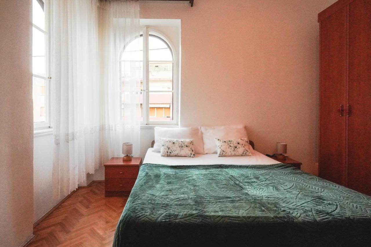 Tranquil Urban Escape Apartment Split Exterior photo